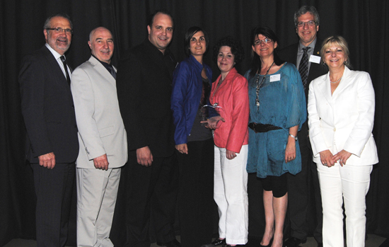 LA PIÈCE DE THÉÂTRE VISAGE À TROIS FACES REMPORTE UN PRIX RÉGIONAL