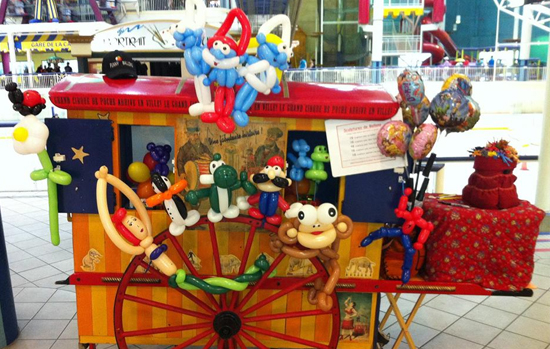 LES JEUNES DEVIENNENT DES SCULPTEURS DE BALLONS LORS D’UNE FORMATION EN COLLABORATION AVEC LA MAISON DES JEUNES ET LE CIRQUE ADODADO